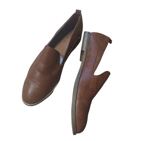 9.5 indigo rd. Brown flats - Picture 4 of 4